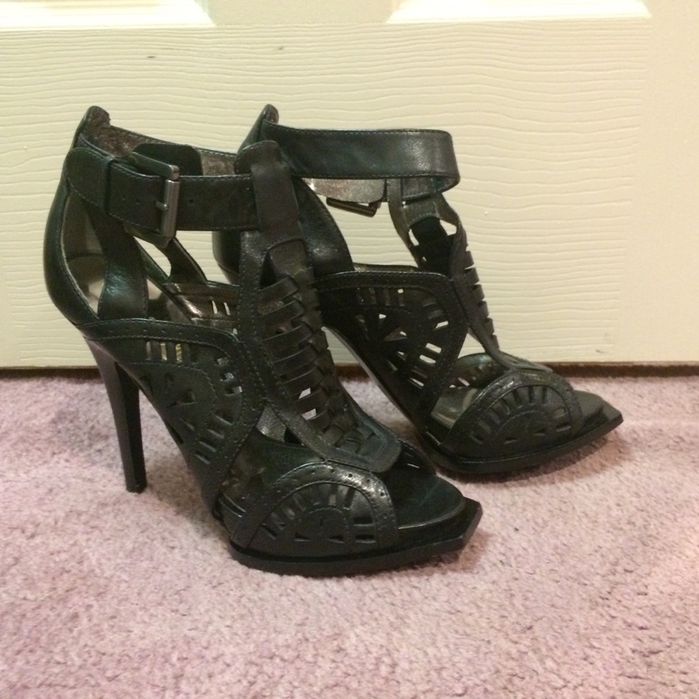Leather Patterned Guess Shoe